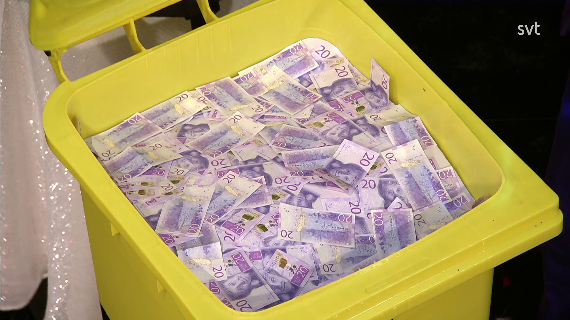 Image of the prize for this episode: the secret contents of ‘Bin 1’ from the ‘Identify which bin David is in’ task, which turns out to be a stack of money. Image of the prize for this episode: the secret contents of ‘Bin 1’ from the ‘Identify which bin David is in’ task, which turns out to be a stack of money.
