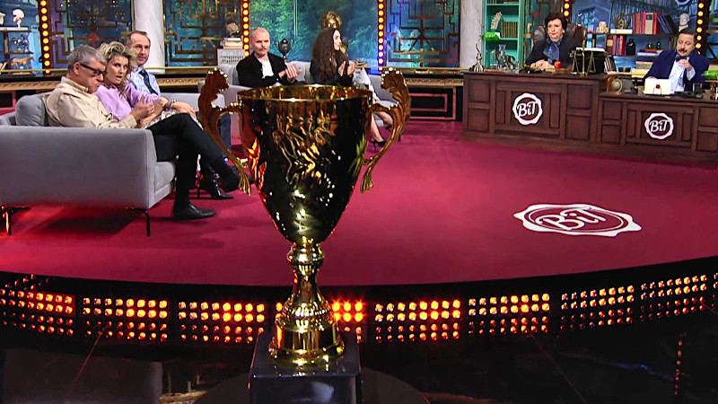 Image of the prize in this episode: the trophy from the Babben-race, complete with an engraving of the winner’s name and their ranking in the race. Image of the prize in this episode: the trophy from the Babben-race, complete with an engraving of the winner’s name and their ranking in the race.