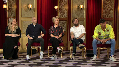 Image of the panel of contestants seated on stage together during this episode.