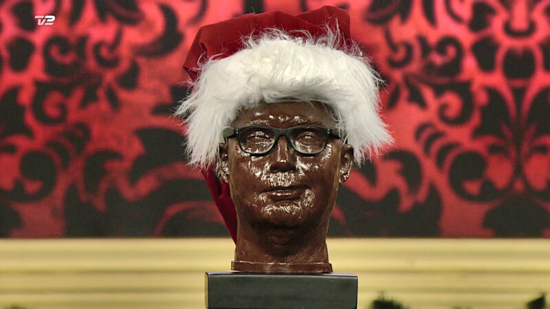 Image of the prize up for grabs in this special: the Taskmaster’s head cast in chocolate. Image of the prize up for grabs in this special: the Taskmaster’s head cast in chocolate.