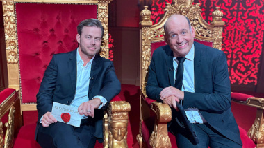 Cover image for the Quebecois show Le Maître du Jeu, showing the hosts of the show, Louis Morissette and Antoine Vézina.